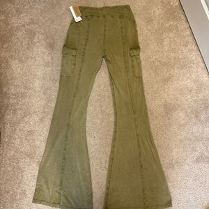 Urban outfitters cargo yoga pants green size large NWT